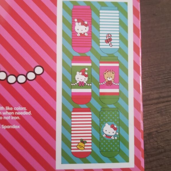 Hello Kitty 6 pack No Show Socks - Picture 5 of 9